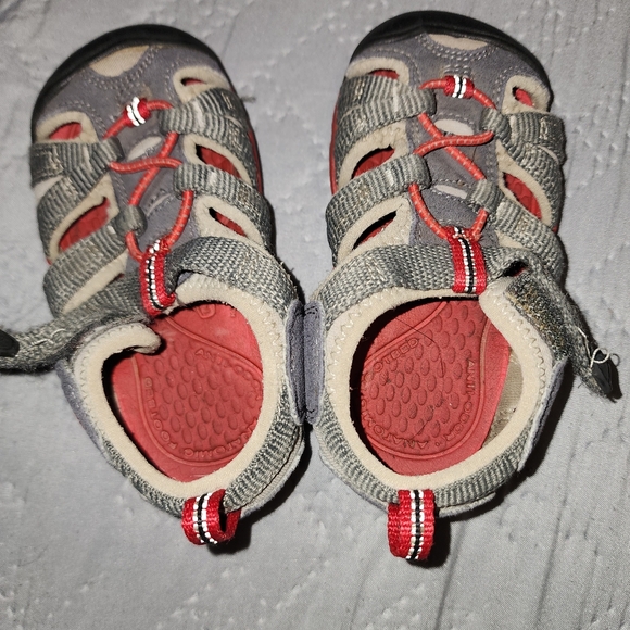 Keen sandals size 7c - Picture 5 of 7